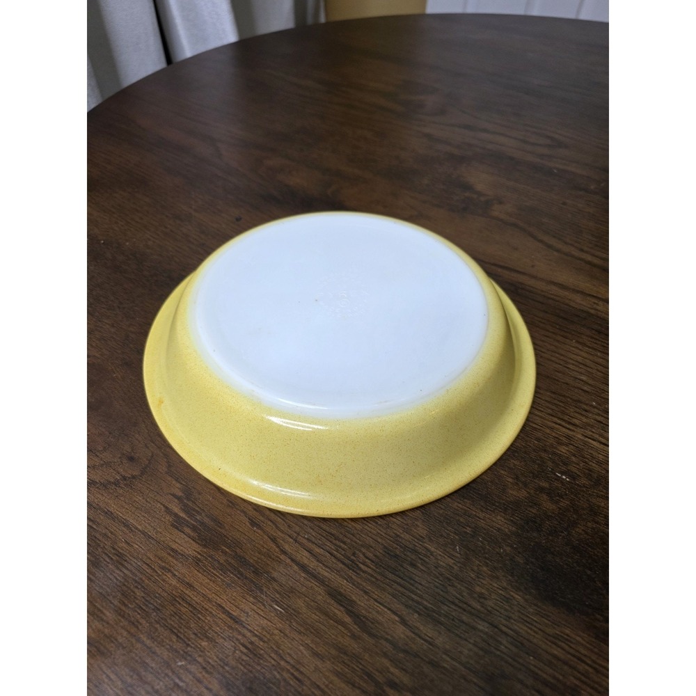 Pyrex Vintage 8.5" Pie Plate Yellow White Milk Glass USA Ovenware Dish 209 - Picture 2 of 12